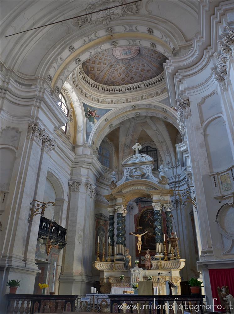 Campiglia Cervo (Biella) - Presbiterio e coro del Santuario di San Giovanni di Andorno